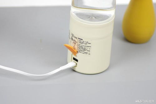 恒溫?zé)崴ぜ磿r(shí)沖奶 聰米無線便攜調(diào)奶器讓育兒更從容